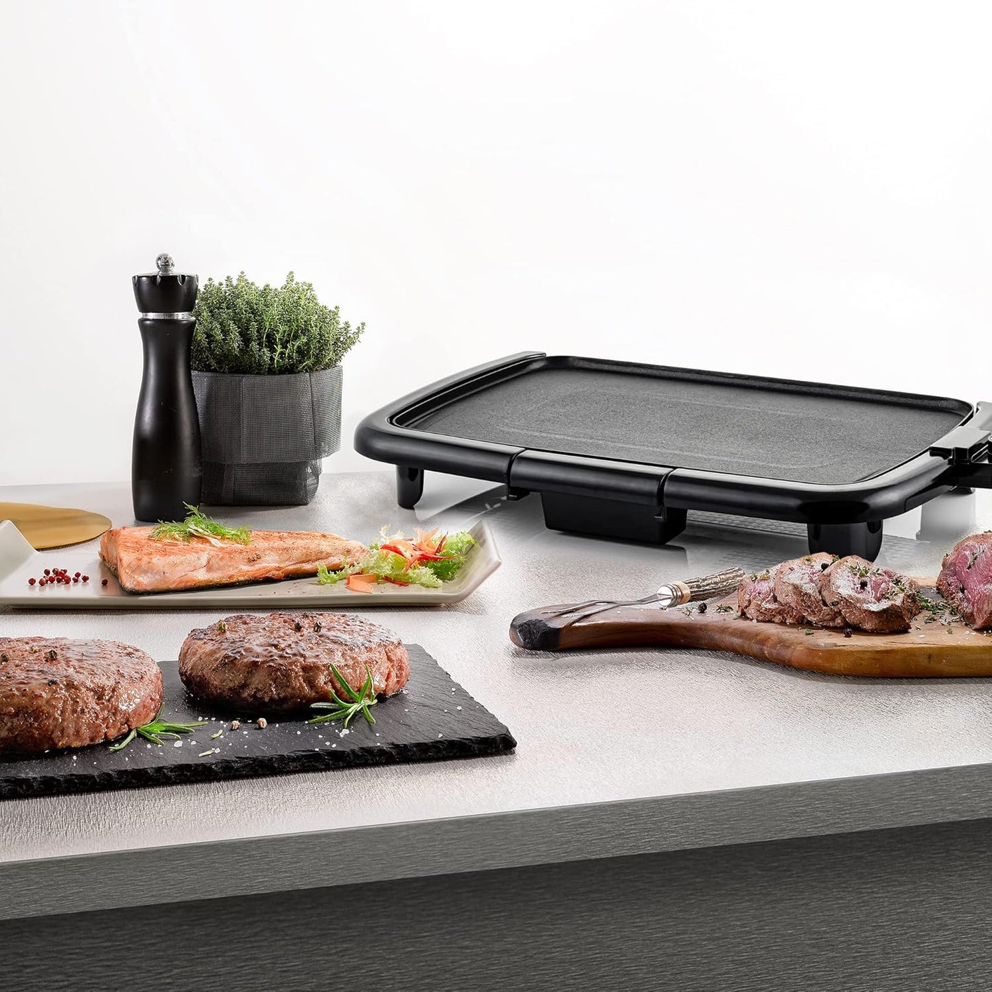 OVENTE Electric Griddle with 16 X 10 Inch Flat Non-Stick Cooking Surface, Removable and Adjustable Temperature Control, Indoor Grill for Instant Breakfast, Pancakes, Eggs or Burgers, Black GD1610B