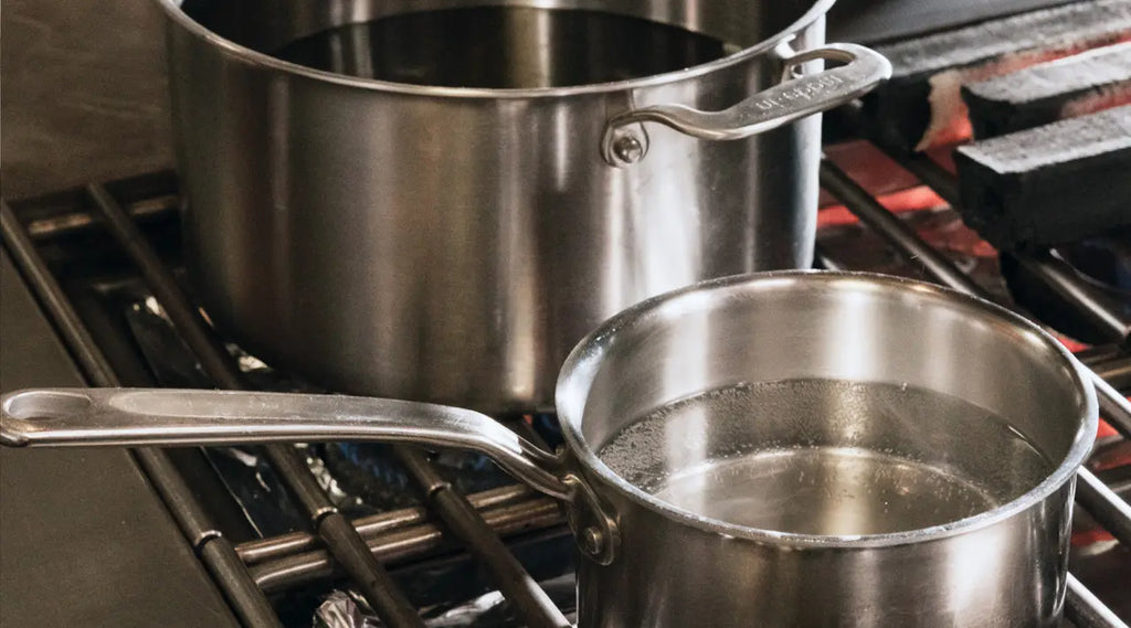 The Right Way to Lift the Lid Off a Saucepan Safely Explained