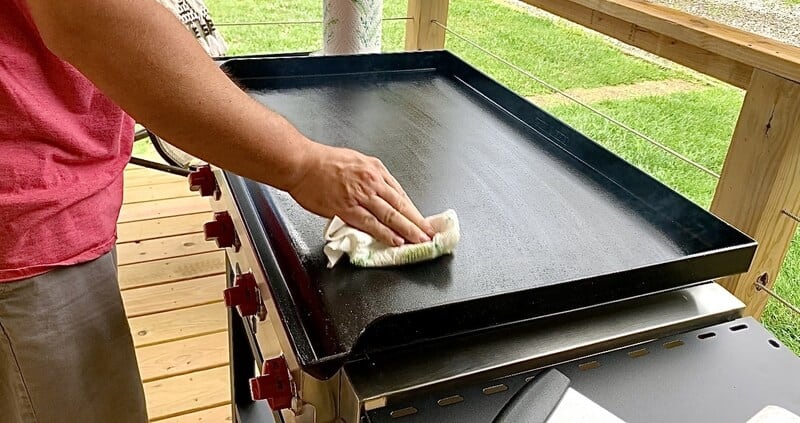 Exploring Griddle Spatula Handle Types for BBQ Enthusiasts