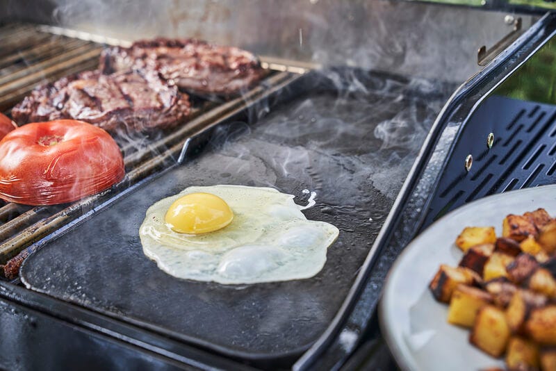 Essential Tips for Flipping Delicate Foods with a Spatula for BBQ Enthusiasts