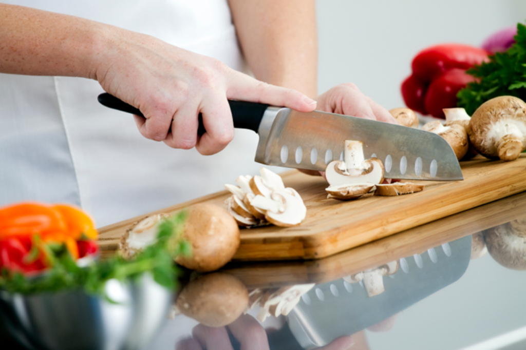 How to Clean Wooden Cutting Board with Hydrogen Peroxide: A BBQ Guide