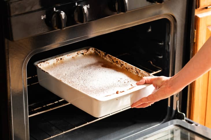 How to Clean a Glass Baking Pan: A BBQ Enthusiast's Guide