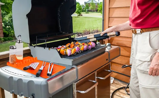 Differences Between Stainless and Carbon Steel Spatulas: A BBQ Enthusiast's Guide