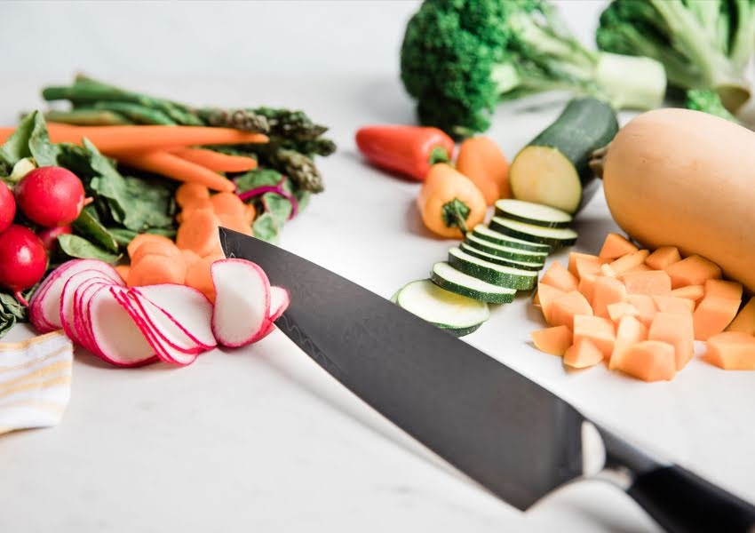 How to Properly Cut Frozen Meat with a Knife: Tips and Tricks