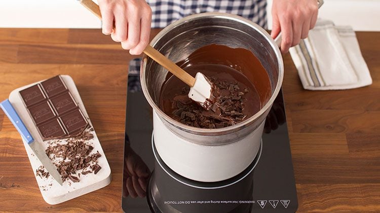 How to Temper Chocolate Without a Double Boiler: Quick and Easy Methods