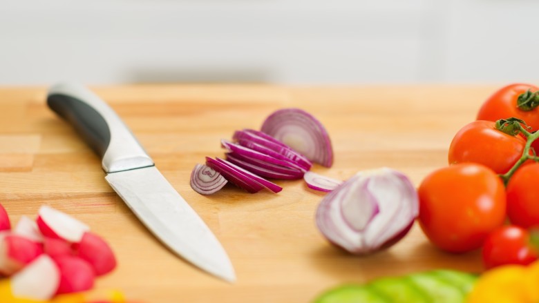 Best Ways: How to Remove Sticky Residue from Wood Cutting Board