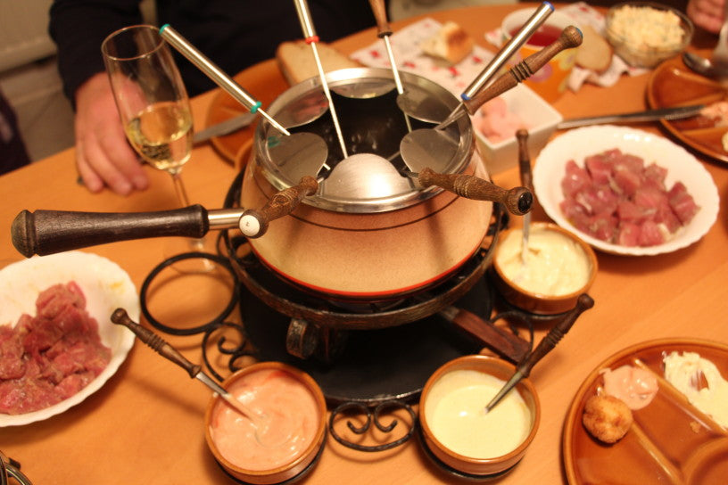 How to Use a Ceramic Fondue Pot for Perfect Barbecue Parties