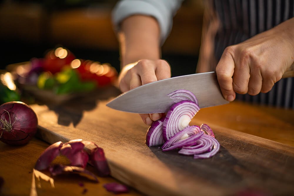 Step-by-Step Guide: How to Cut a Pineapple with a Knife for Grilling