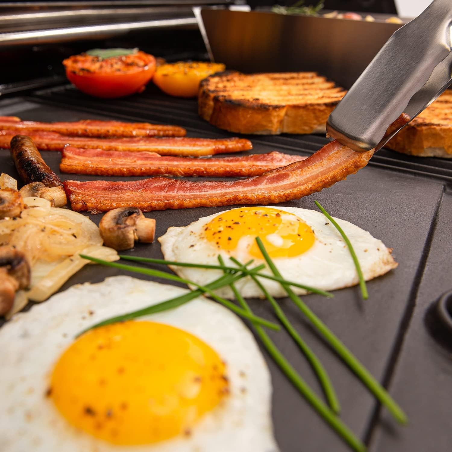 Broil King 11242 Exact Fit Cast Iron Griddle, Baron, Crown Series Gas Grills, and Crown Pellet Grills, Black