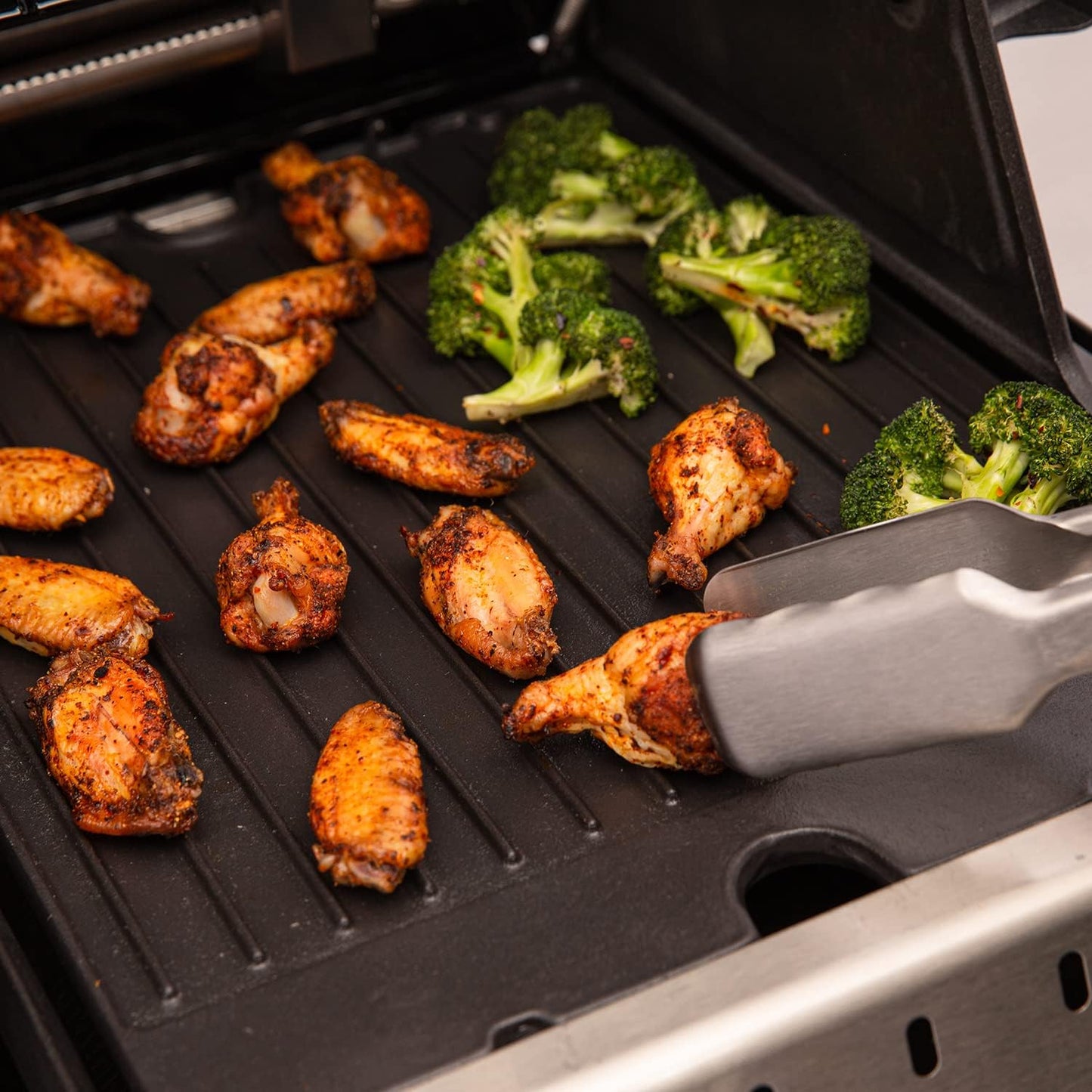 Broil King 11242 Exact Fit Cast Iron Griddle, Baron, Crown Series Gas Grills, and Crown Pellet Grills, Black