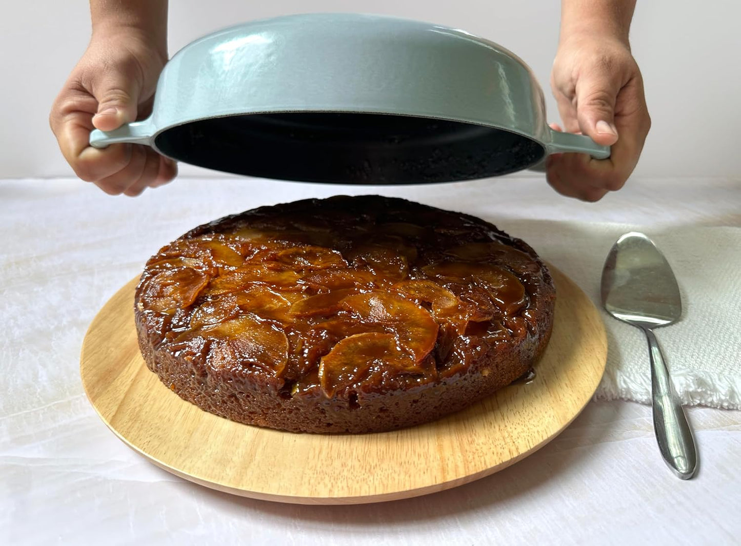 Le Creuset Signature Cast Iron Everyday Pan, 11", White