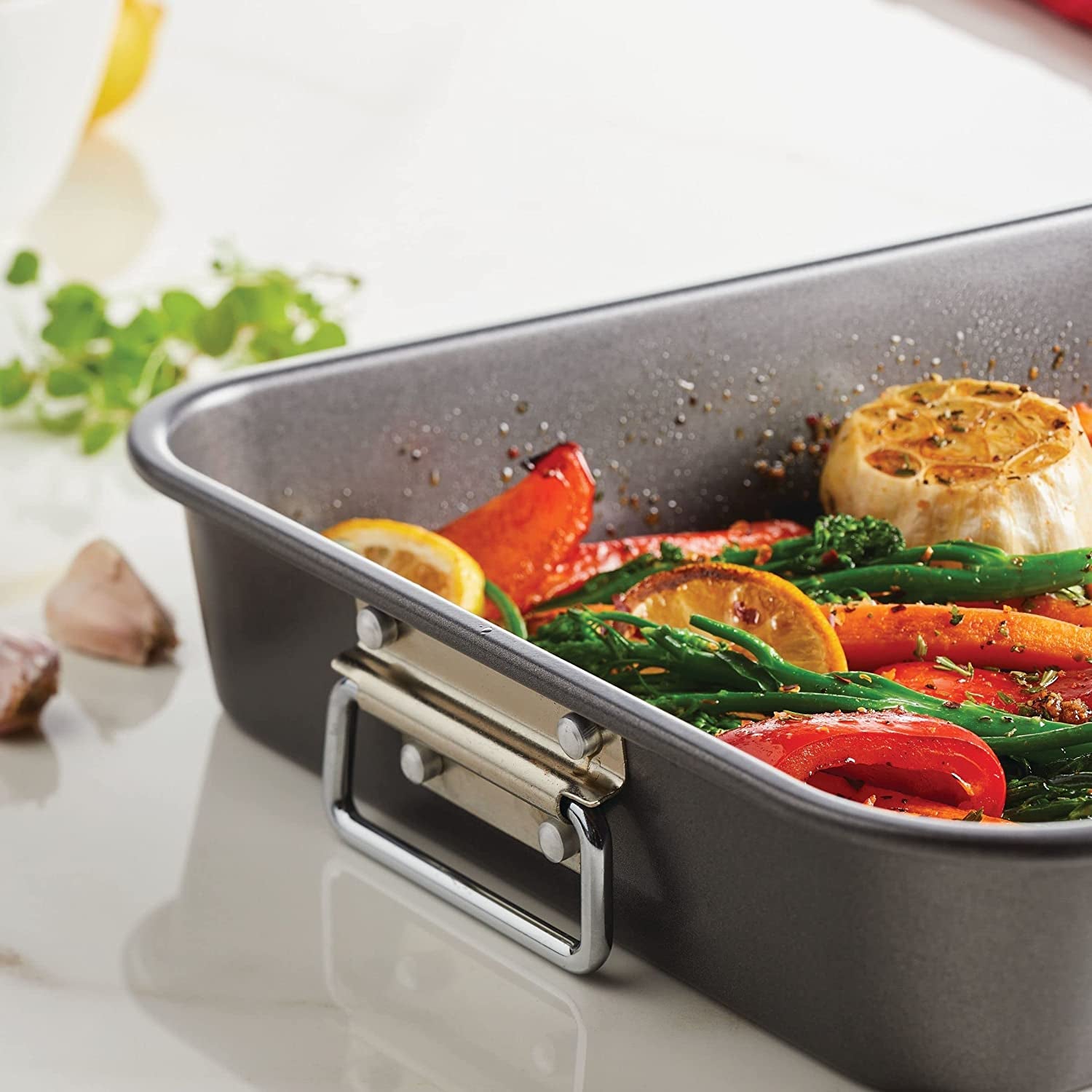 Farberware Bakeware Nonstick Steel Roaster with Flat Rack, 11-Inch X 15-Inch, Gray