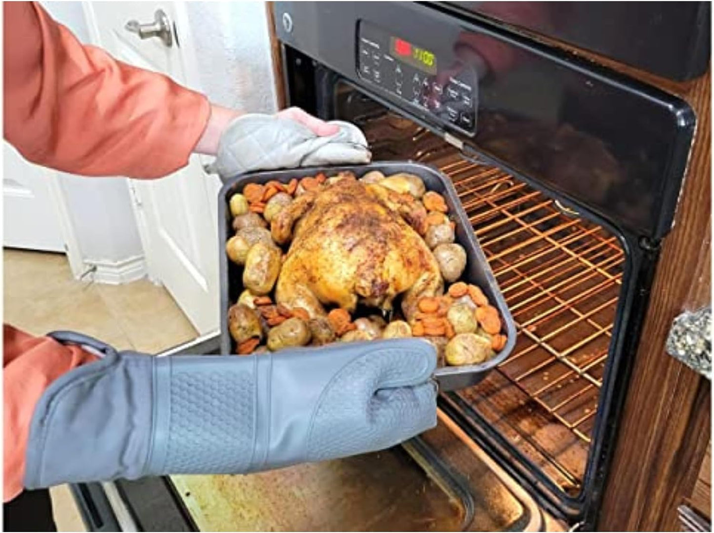 Deluxe Non Stick Roaster Pan/Turkey Roasting Pan with Rack and Handles, Excellent Broiler Pan for Turkeys, Hams and Chickens 14.5" X 11.5", Black