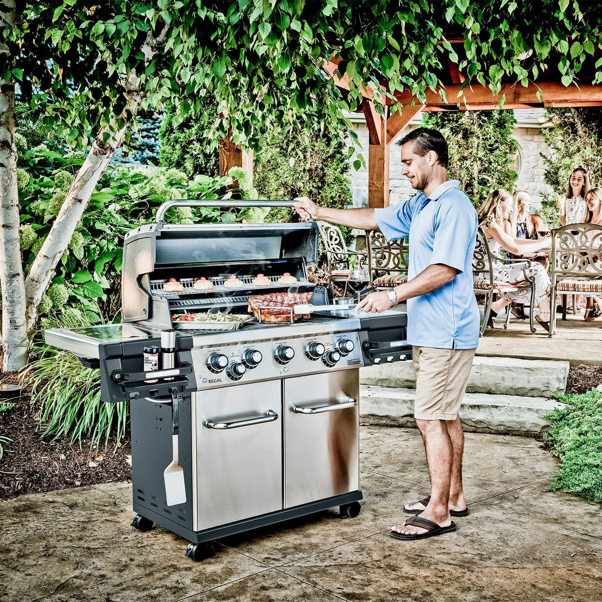 Regal S 590 Pro Natural Gas Grill - Premium 5-Burner Stainless Steel BBQ