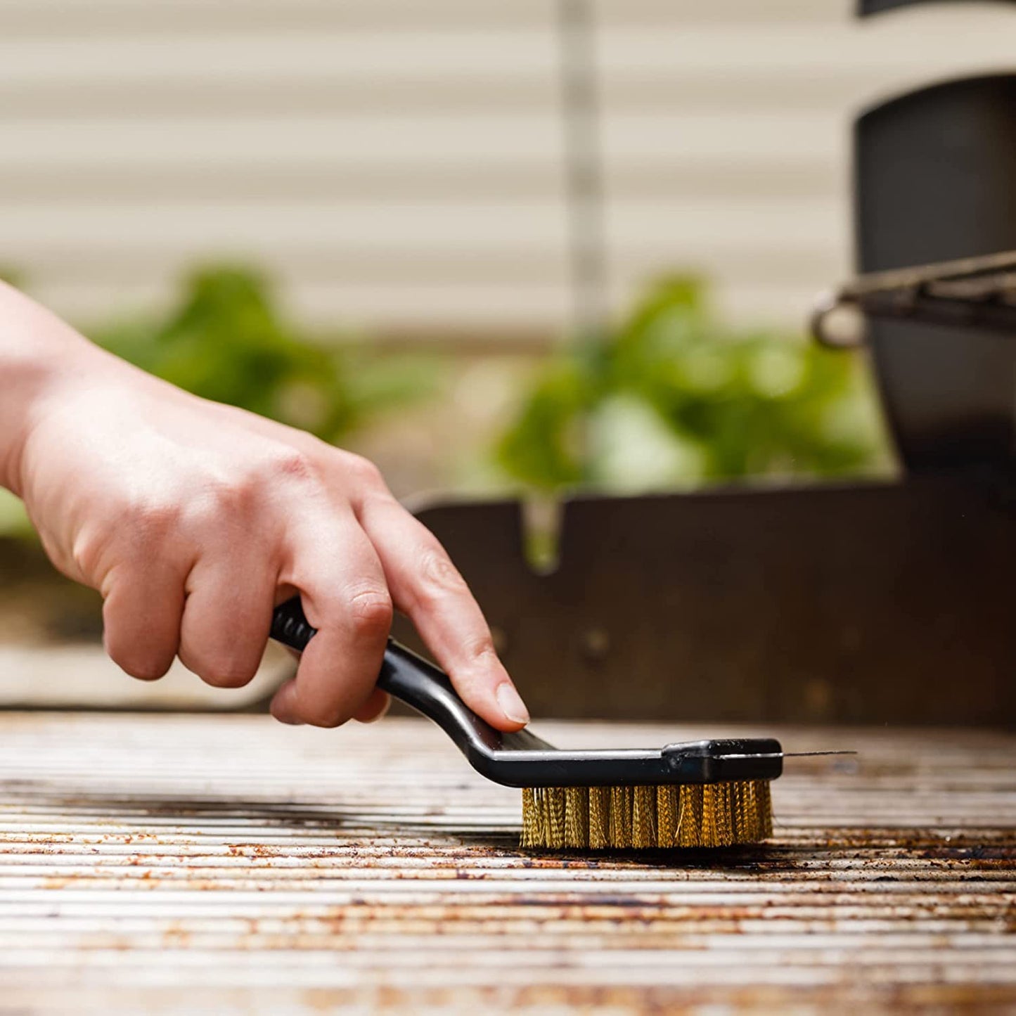 Select Plastic Handle Short Grill Brush, 9 Inches in Length, Black