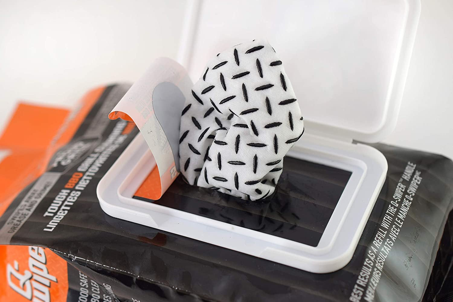 Q-Swiper BBQ Grill Cleaner Set - 1 Grill Brush with Scraper and 80 BBQ Grill Cleaning Wipes | No Bristles & Wire Free | Safe Way to Remove Grease and Grime for a Clean and Healthy Grill!