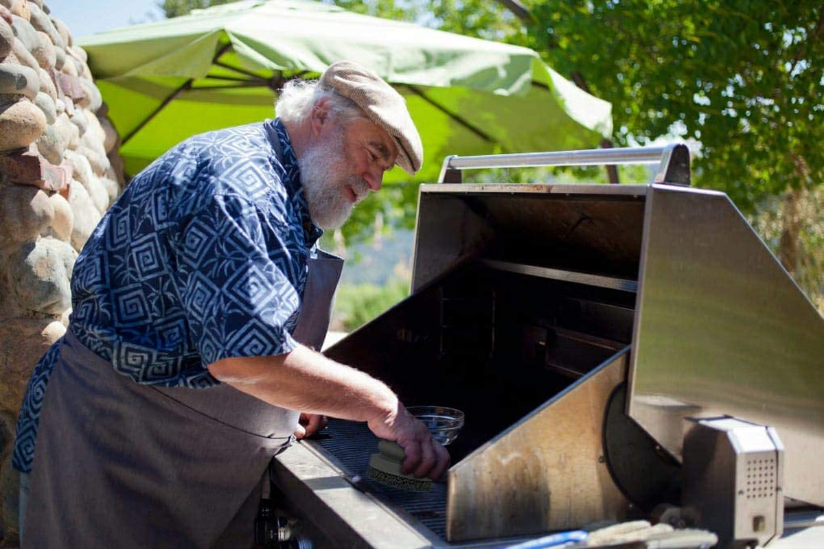 Grill Cleaning Brush - Bristle Free BBQ Cleaner with Heavy Duty Scrubber Pad, Safe Cast Iron and Griddle Scraper Pads, Ideal Accessories for Charcoal and Gas Grills - 2 Pack